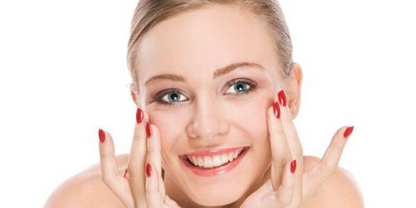 Gymnastic facial exercises to rejuvenate the skin around the eyes