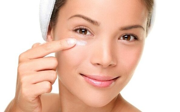 Use a cream to rejuvenate the skin around the eyes