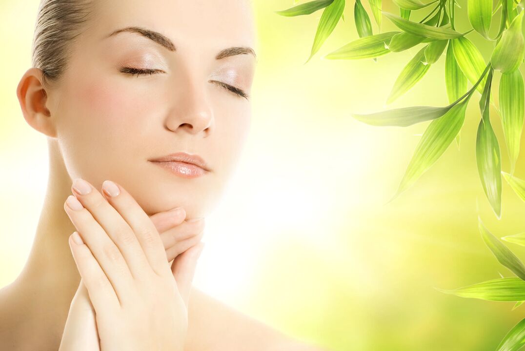Facial skin massage with oil for rejuvenation