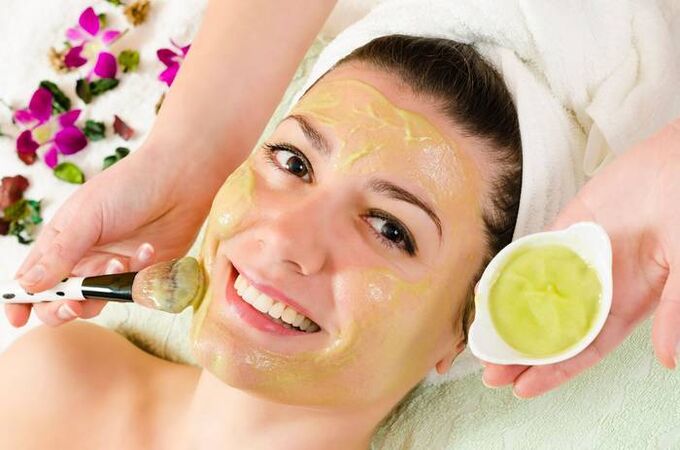 Homemade anti-aging face mask with essential oils